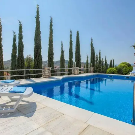 Beautiful Yellow With Pool In Near Dubrovnik *