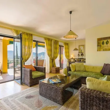 Vila Beautiful Yellow With Pool In Near Dubrovnik